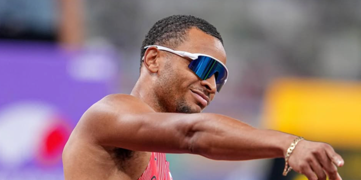 Canadian sprinter Andre De Grasse was seen wearing white Oakley Stunt Devil OO9517 04 sunglasses with Prizm sapphire lenses at the World Athletics Championships Tokyo 2025. Shop online now on Pretavoir