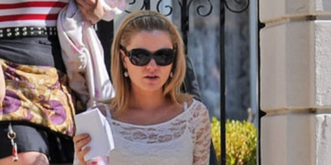 Oscar-winning actress Anna Paquin was seen wearing black Ray-Ban Jackie Ohh II 4098 601/8G sunglasses