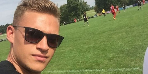German footballer Joshua Kimmich was seen wearing rubber black Ray-Ban Chris 4187 622/8G sunglasses in 2017.
