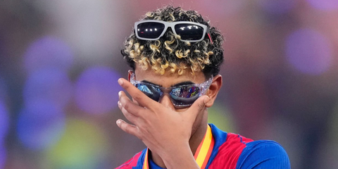 Spanish footballer Lamine Yamal was seen wearing grey metal Prada Linea Rossa SPS 05Z 16X7W1 sunglasses at the Spanish Super Cup final match between FC Barcelona and Real Madrid in Jeddah, January 2026.
